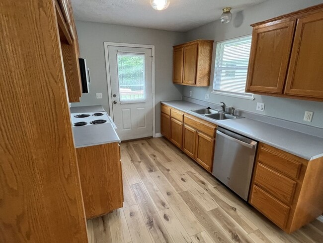 1721 S 10th Ave in Ozark, MO - Building Photo - Building Photo