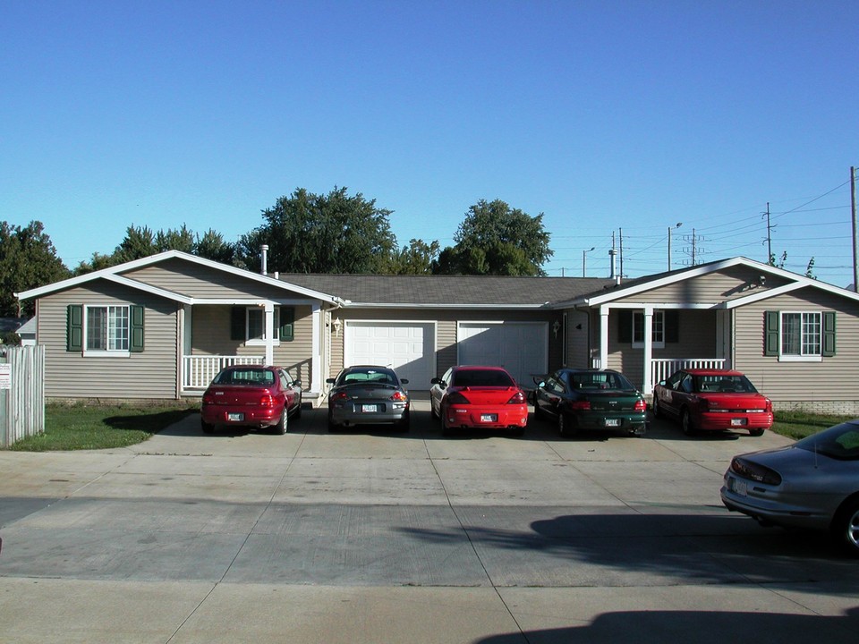 5620-5700 Kirkwood Blvd SW in Cedar Rapids, IA - Building Photo