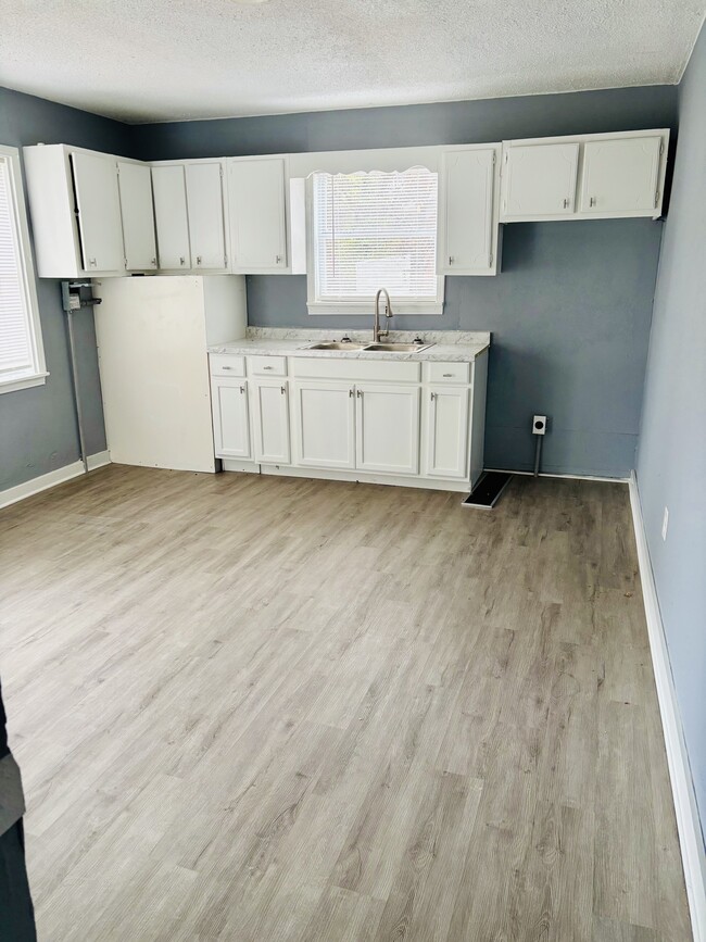 1014 N Monroe Ave in Brownsville, TN - Building Photo - Building Photo