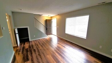 422 N 18th Ave in Hiawatha, IA - Building Photo - Building Photo