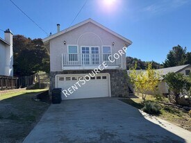 43328 Lookabout Rd in Lake Hughes, CA - Building Photo