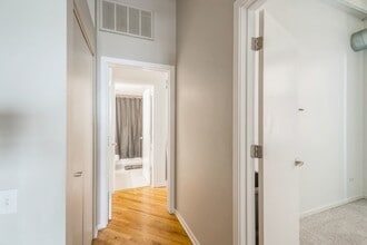 500 S Clinton St, Unit 330 in Chicago, IL - Foto de edificio - Building Photo