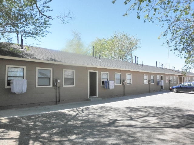 445 Dartmouth Ave in Lovelock, NV - Foto de edificio