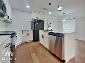 1603 Rutland Dr in Austin, TX - Building Photo - Building Photo