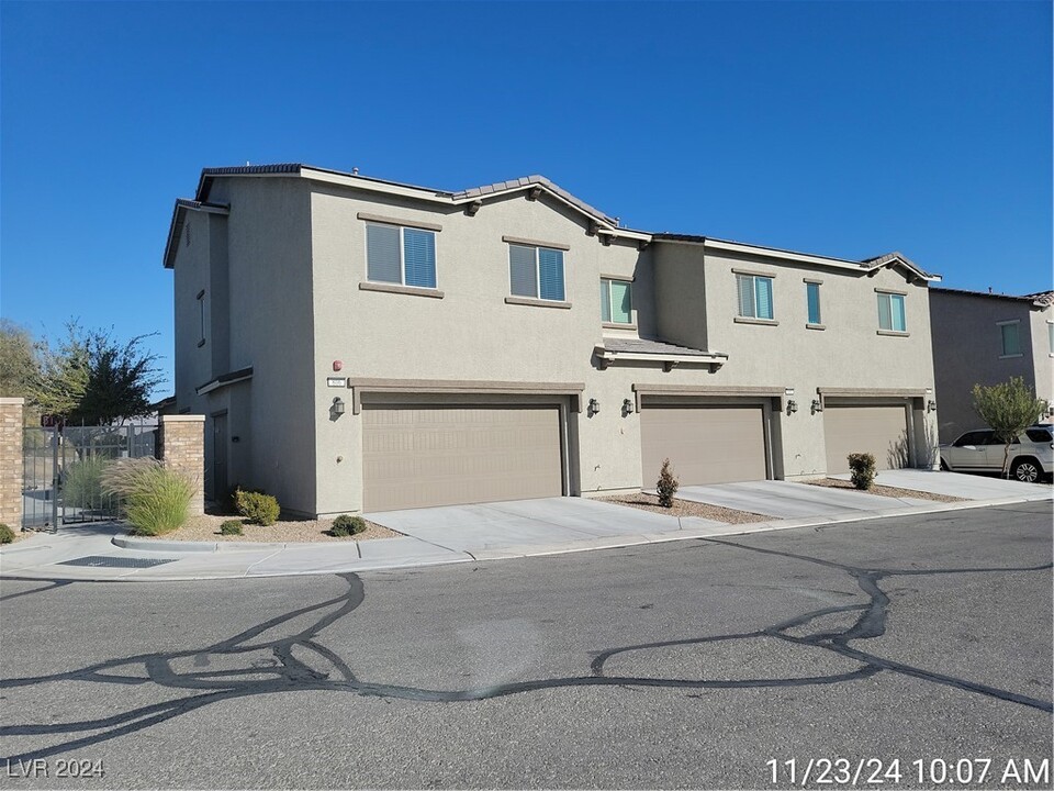 806 Star Estates Ave in North Las Vegas, NV - Building Photo