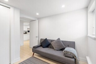 2791 Oxford St in Vancouver, BC - Building Photo