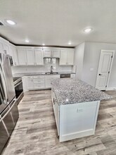 220 W Bond St in Denison, TX - Foto de edificio - Building Photo