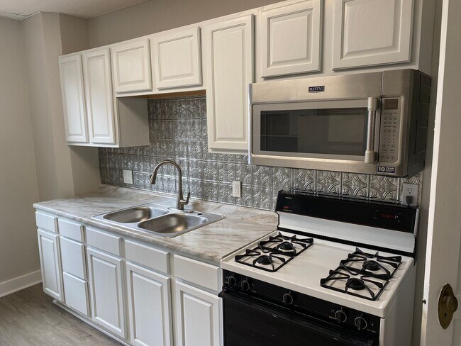 property at 940 Mc Kinley Terrace