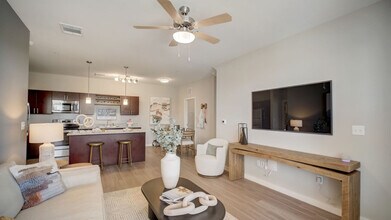 Springs At Westgate in Glendale, AZ - Foto de edificio - Building Photo