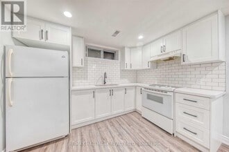 40 Rowatson Rd in Toronto, ON - Building Photo - Building Photo