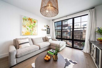 386 5th St, Unit 404 in Jersey City, NJ - Building Photo - Building Photo