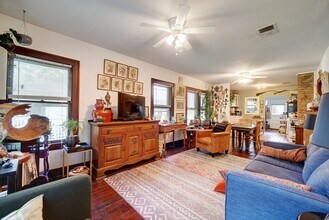 2002 Willow St in Austin, TX - Building Photo - Building Photo