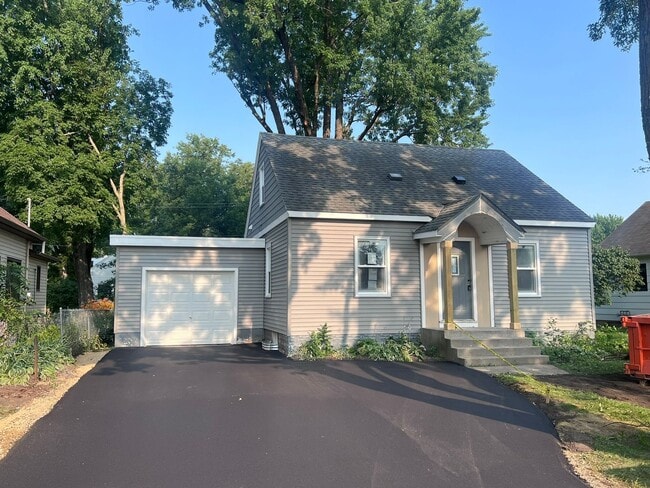 property at 7431 Langly Ave S