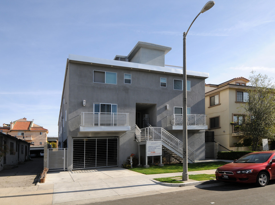 2466 Corinth Ave in Los Angeles, CA - Building Photo