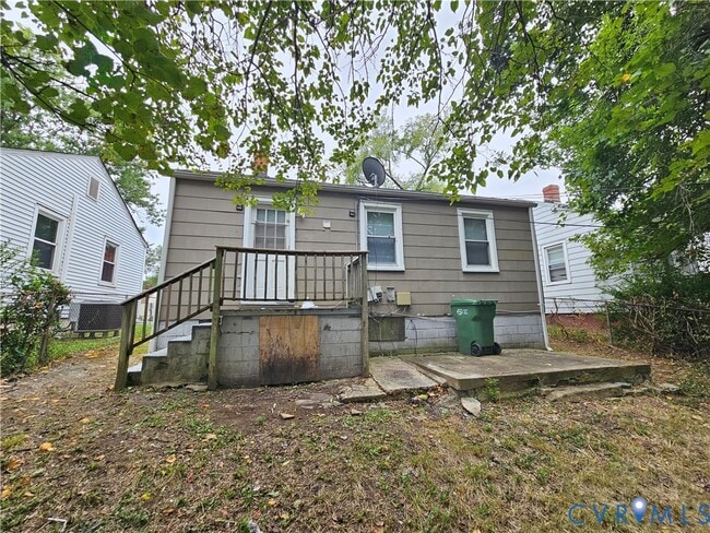 property at 1116 E 15th St