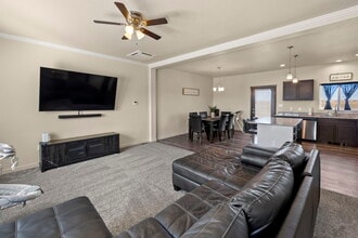 1086 N Purcell Blvd in Pueblo West, CO - Building Photo - Building Photo