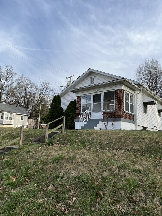 900 W Ashland Ave in Louisville, KY - Foto de edificio