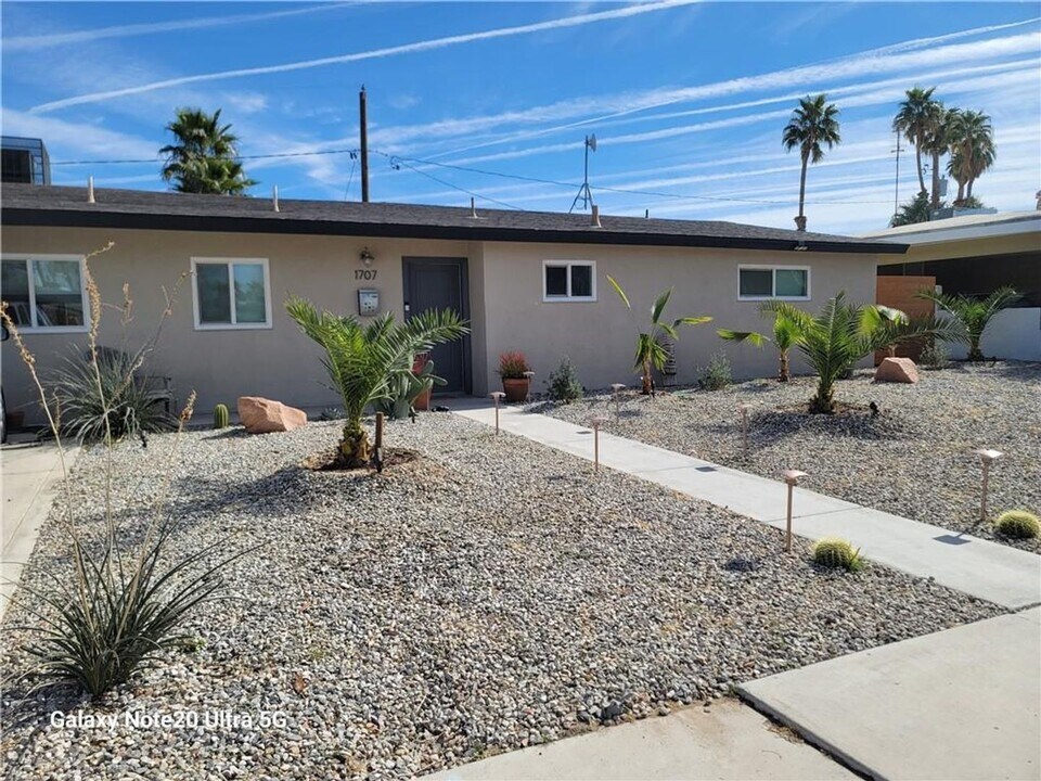 1707 S 8th St in Las Vegas, NV - Building Photo