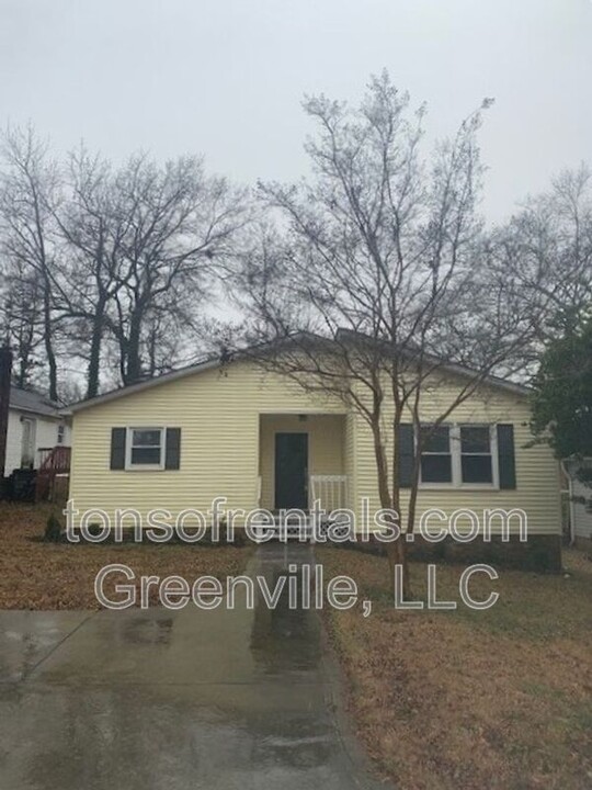 231 Batesview Dr in Greenville, SC - Building Photo