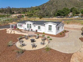 471 Stewart Canyon Rd in Fallbrook, CA - Building Photo - Building Photo