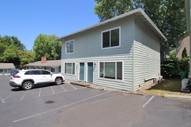 10535-10535 NE Fremont St