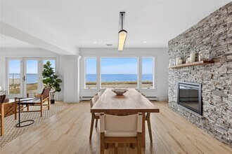 10 Barrett Dr in Hampton Bays, NY - Building Photo - Building Photo