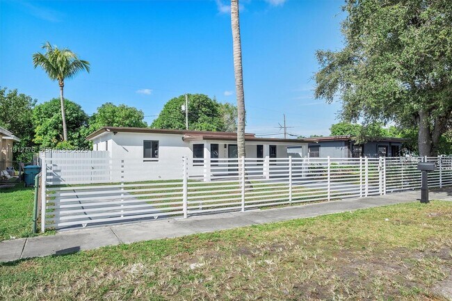 11730 NW 3rd Ave in Miami, FL - Building Photo - Building Photo