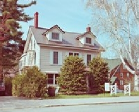 121 Main St in Saranac Lake, NY - Foto de edificio