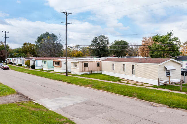 June's Mobile Home Village in Ecorse, MI - Building Photo - Building Photo