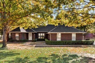 1805 Renfro Rd in Colleyville, TX - Foto de edificio - Building Photo