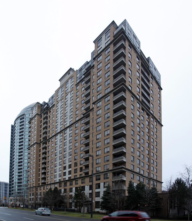 18 Sommerset Way in Toronto, ON - Building Photo - Building Photo