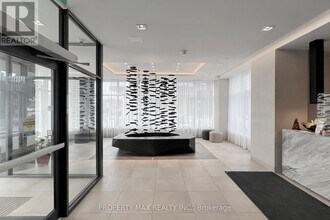 180 Fairview Mall Dr in Toronto, ON - Building Photo - Building Photo