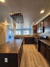 2556 Waterside Ln in Bremerton, WA - Building Photo - Building Photo