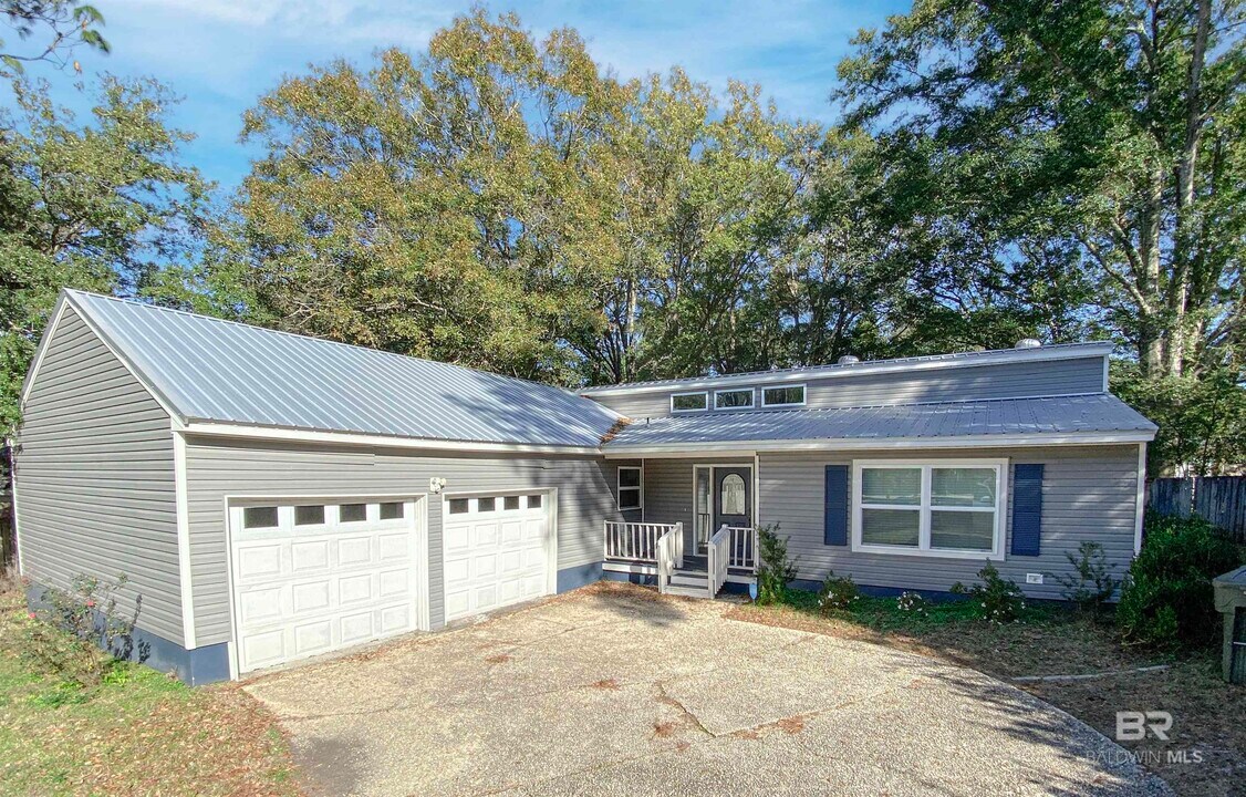 107 Wild Oak Dr in Daphne, AL - Foto de edificio