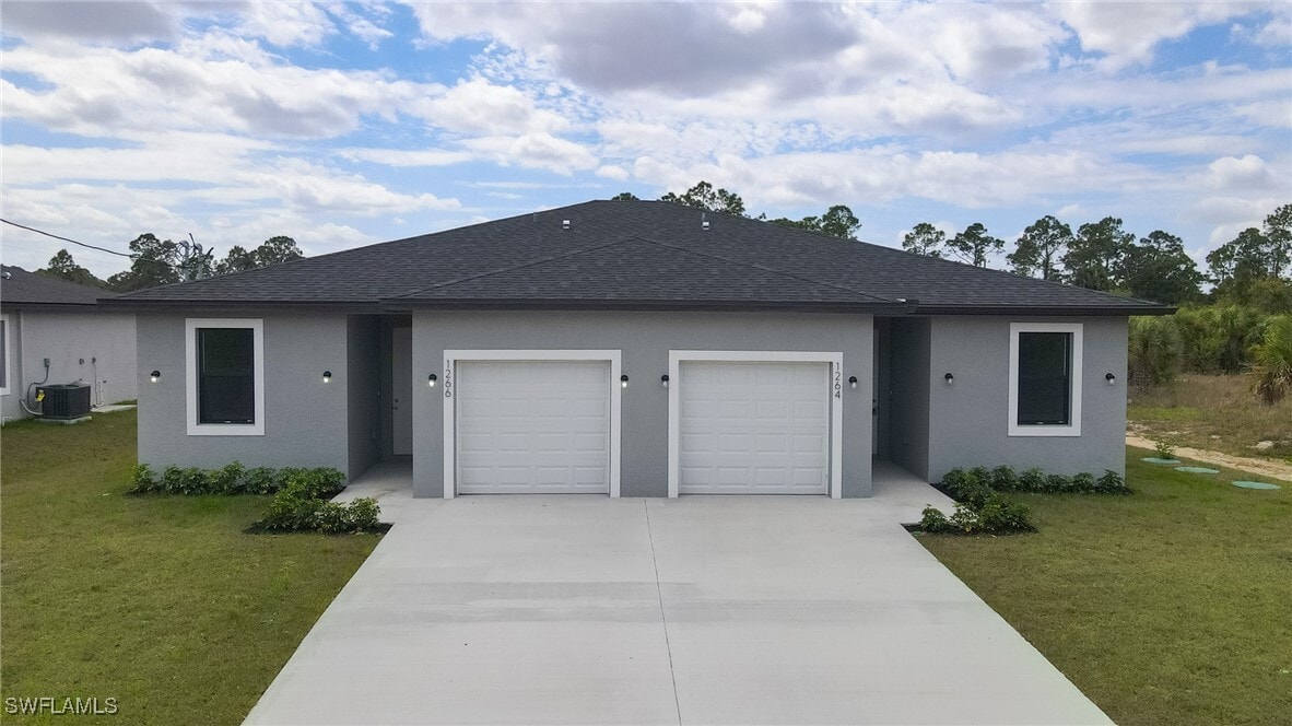 1264 Milwaukee Blvd in Lehigh Acres, FL - Building Photo