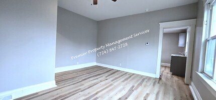 1429 Hall Ave in Sharon, PA - Building Photo - Building Photo