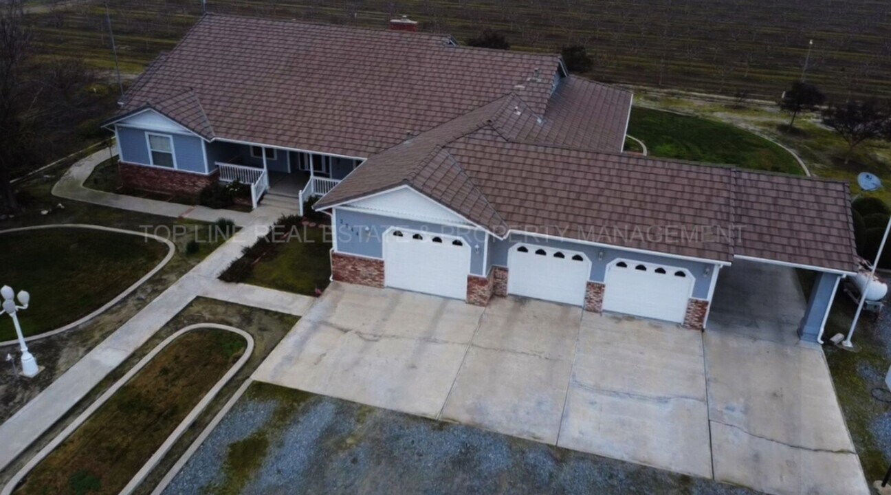 2844 Ottawa Ave in Corcoran, CA - Building Photo