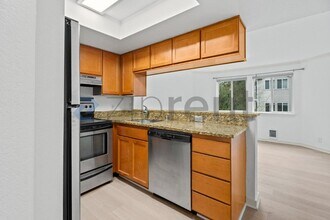 12036 100th Ave NE in Kirkland, WA - Building Photo - Building Photo