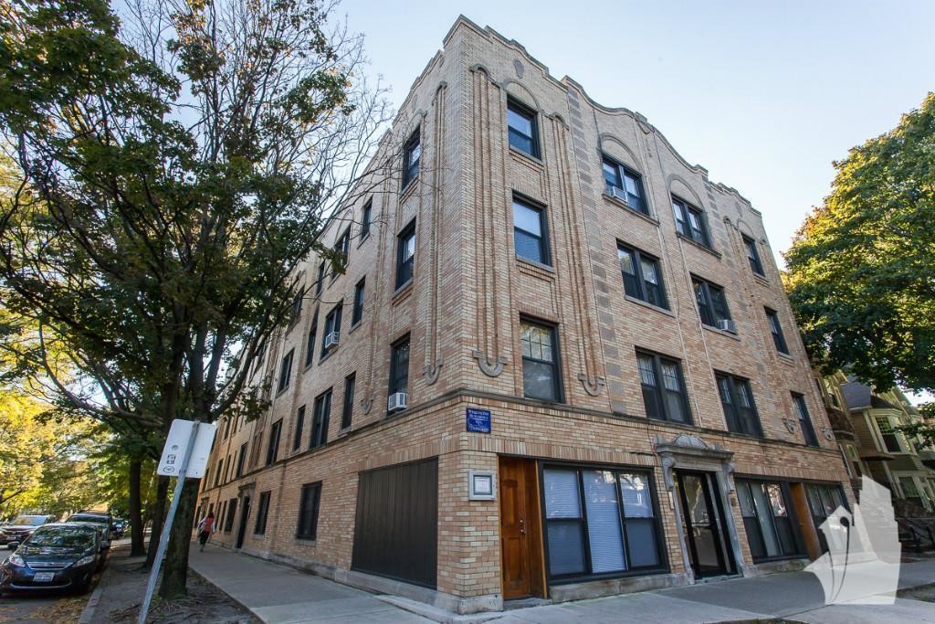 1101 W Wellington Ave in Chicago, IL - Building Photo