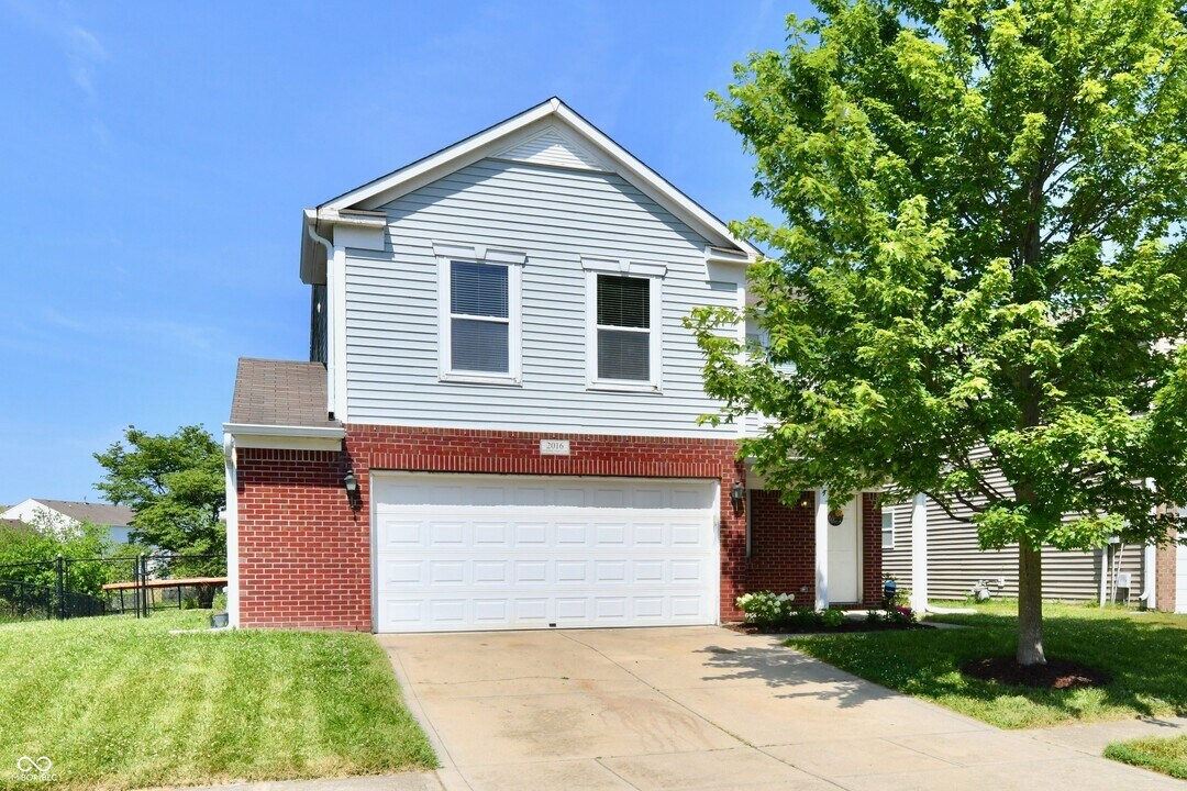 2016 Morning Light Ln in Greenwood, IN - Building Photo