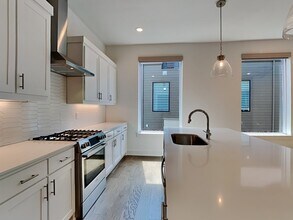 129 E Oscar Dr in Dallas, TX - Building Photo - Building Photo