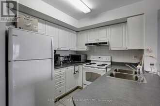 11-1011 Oneida Crescent in Richmond Hill, ON - Building Photo - Building Photo