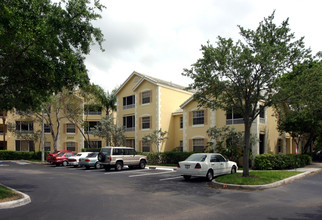 Lakeview Club in Oakland Park, FL - Foto de edificio - Building Photo