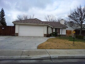 9412 Colfax Ct in Bakersfield, CA - Building Photo
