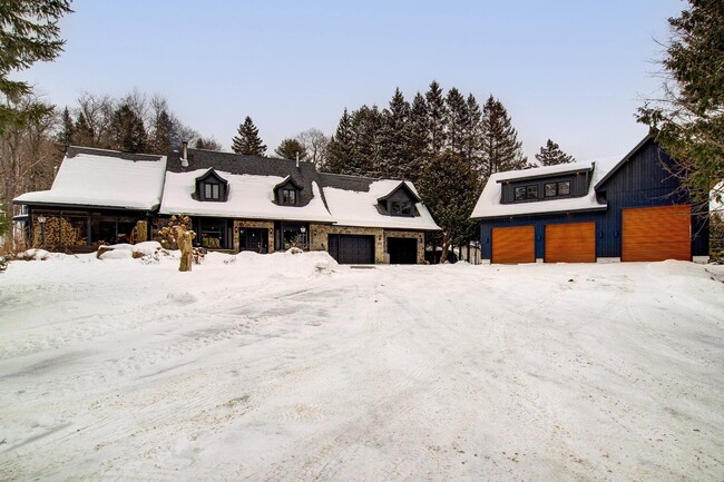 property at 439 Chem. du Village