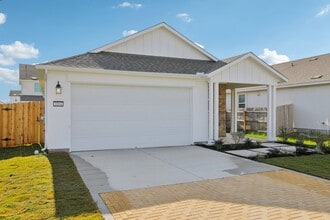 1004 Yaupon Holly Dr in Georgetown, TX - Foto de edificio - Building Photo