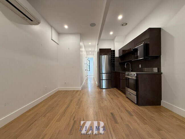 104 Graham Ave in Brooklyn, NY - Building Photo - Building Photo