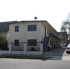 136 E 29TH ST in Los Angeles, CA - Building Photo - Building Photo