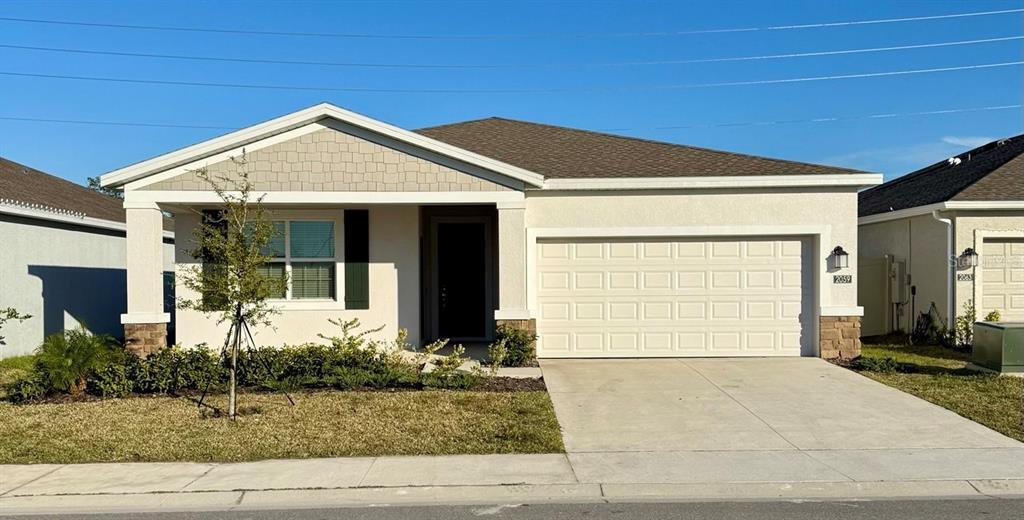 2059 Punch Bowl Ave in Davenport, FL - Foto de edificio