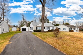 92 Indian Hill Rd in Newington, CT - Building Photo - Building Photo